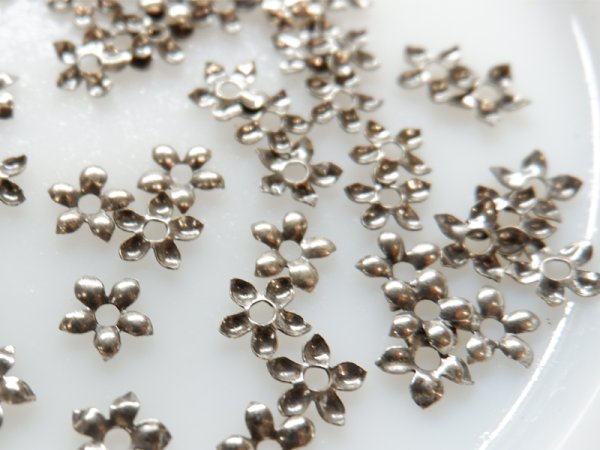 画像2: ミリアムハスケル　銀古美メッキ【ミニ・ポインテッド5ペタルフラワー　10ミリ】10個 (2)