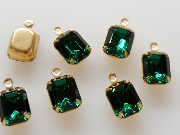 画像2: ヴィンテージスワロフスキー・オクタゴン　10×8ミリ【エメラルド】カン付き台座　2個　 (2)