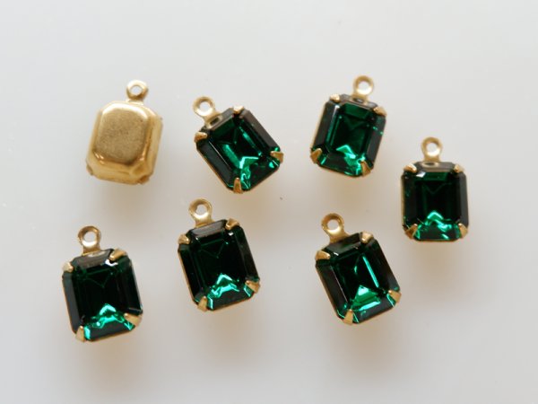 画像3: ヴィンテージスワロフスキー・オクタゴン　10×8ミリ【エメラルド】カン付き台座　2個　 (3)