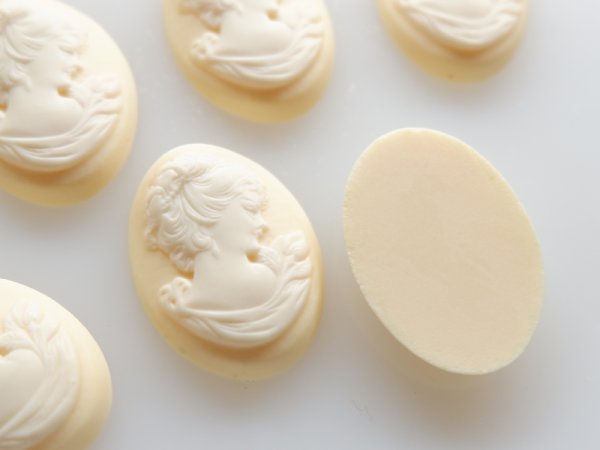 画像2: ドイツヴィンテージ【カメオ・アイボリー　25×18ミリ】2個 (2)