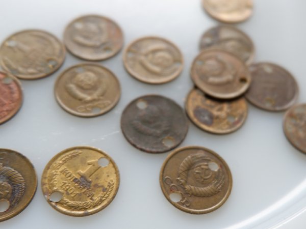 画像2: ヴィンテージ　本物旧ソ連のコインチャーム　1カペイカ　2個 (2)