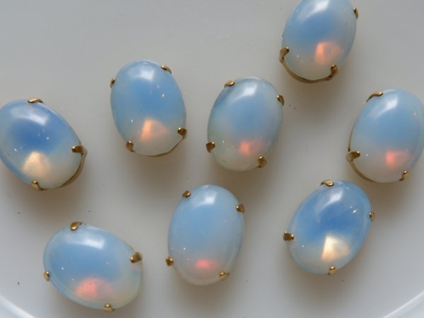 画像3: ドイツヴィンテージ　カボション＋縫付け用台座　サブリナ・ブルー　18×13mm　2個　　オパール (3)