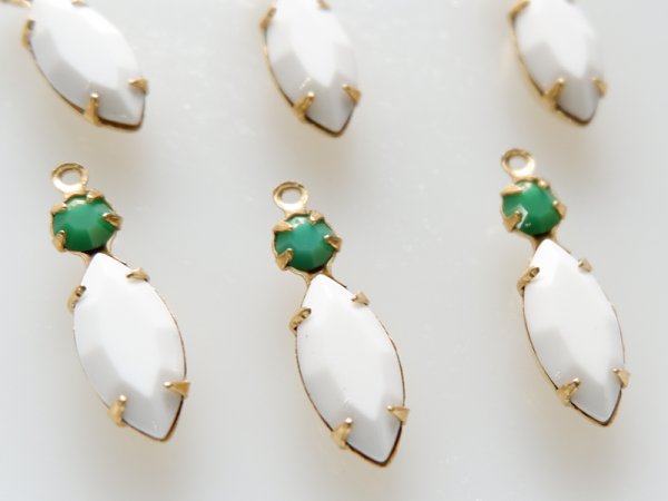 画像2: ヴィンテージ　スワロフスキーラインストーン【ダブル　グリーン×チョークホワイト】15×7　2個　 (2)