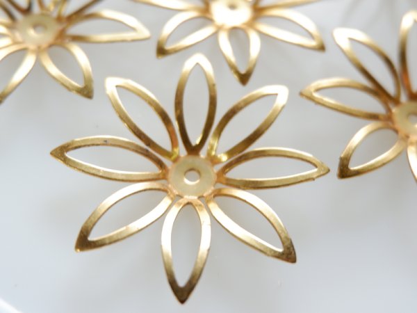 画像4: ミリアムハスケル　ゴールド色　オープンラージフラワー2個　ハスケルパーツ (4)