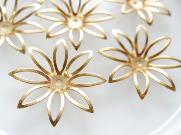画像2: ミリアムハスケル　ゴールド色　オープンラージフラワー2個　ハスケルパーツ (2)