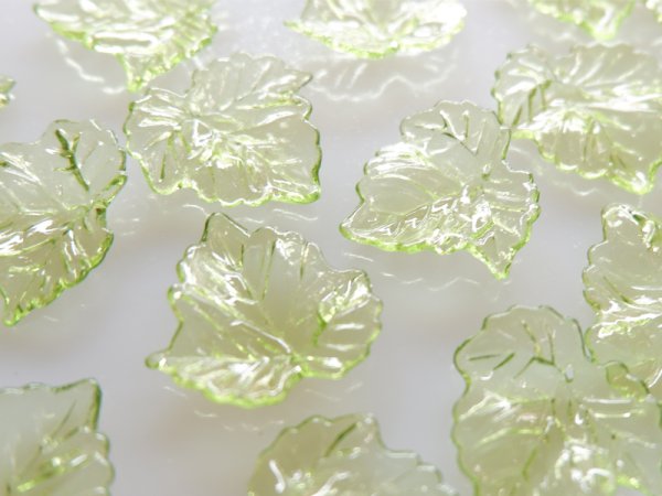 画像3: ドイツヴィンテージ　アクリル系・リーフビーズ【ぶどうの葉　透明グリーン23ミリ】6個 (3)