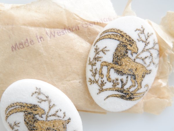 画像2: ドイツ ヴィンテージ　星座のカメオ　40×30ミリ【やぎ座】1個 (2)