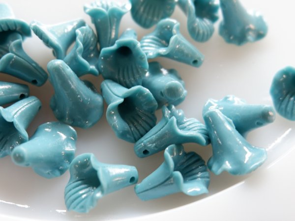 画像4: ドイツヴィンテージ　ターコイズ色のフラワービーズ17ミリ　10個 (4)