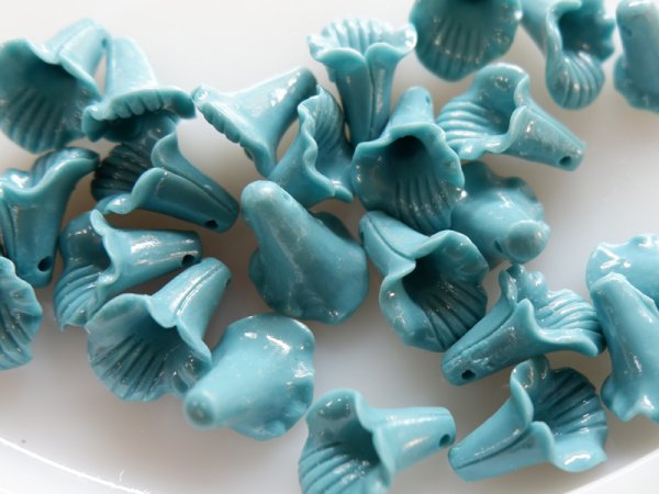画像5: ドイツヴィンテージ　ターコイズ色のフラワービーズ17ミリ　10個 (5)