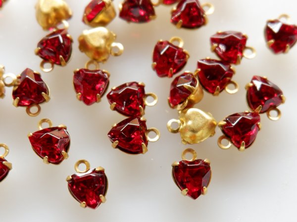 画像2: ヴィンテージスワロフスキーラインストーン・6.5×6ミリ【ハート・ルビー】チャーム4個　 (2)