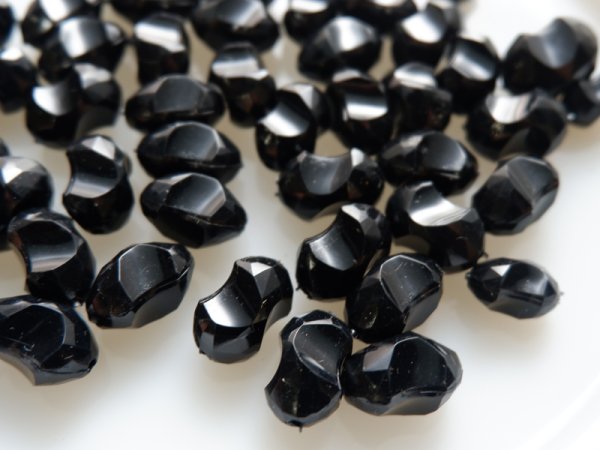 画像2: ジャパンヴィンテージのプラスチック製ビーズ【縦長カット入り大　18ミリ】18個 (2)