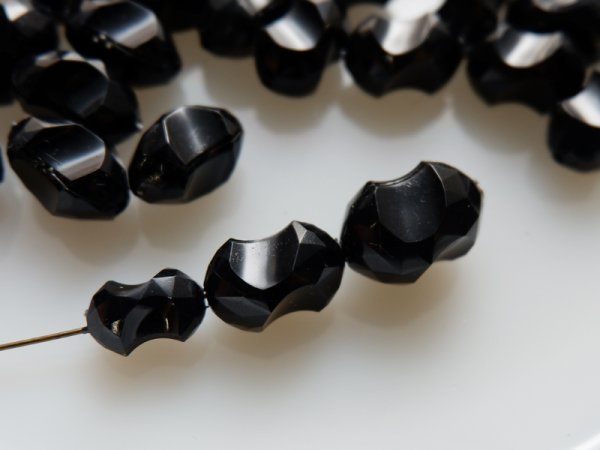 画像1: ジャパンヴィンテージのプラスチック製ビーズ【縦長カット入り大　18ミリ】18個 (1)