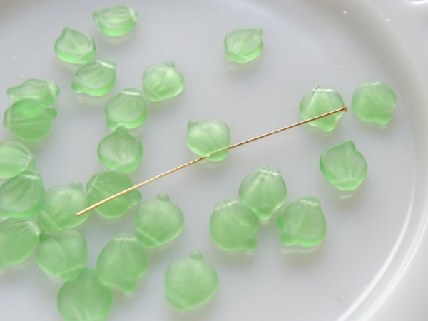 画像3: チェコヴィンテージ 　マットグリーンのリーフガラスビーズ14mm　10粒　ペリドット (3)