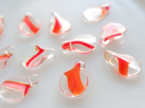 画像2: チェコヴィンテージ・ガラスビーズ【ラージペタル20ミリ・レッド】10個 (2)