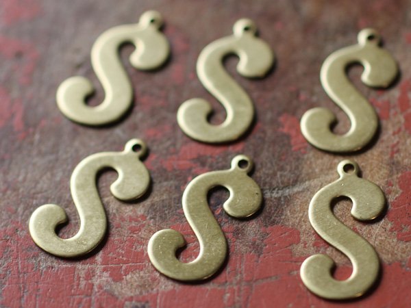 画像2: ＵＳＡ真鍮製スクリプトチャーム【S】2個セット (2)