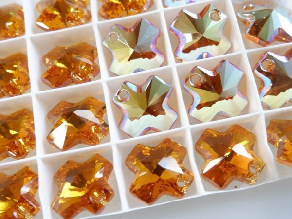 画像4: ヴィンテージスワロフスキー　クロス型20ミリ・ペンダントトップ【トパーズAB】2個　#6866 (4)