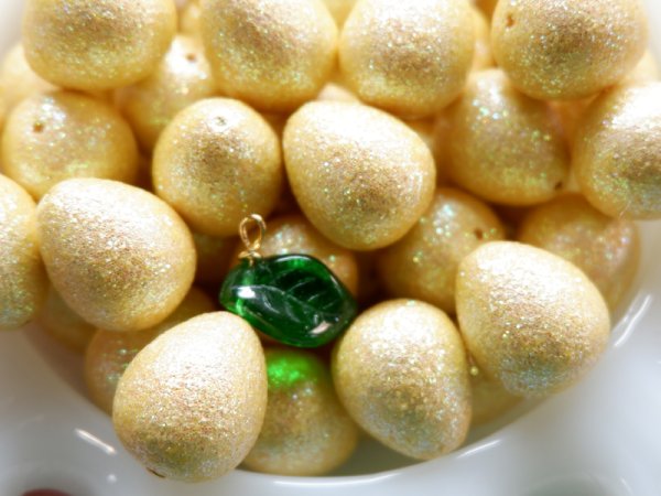 画像4: ジャパンヴィンテージ・ペア型のグリッタービーズ　レモン色　ビーズのみ10個 (4)