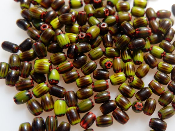 画像2: ヴィンテージ 　シェブロン風ガラスビーズ【グリーン×ダークブラウン　縦長6ミリ】30粒 (2)