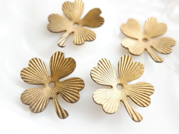 画像2: ヴィンテージ　USA真鍮パーツ　筋入りクローバー　2個 (2)