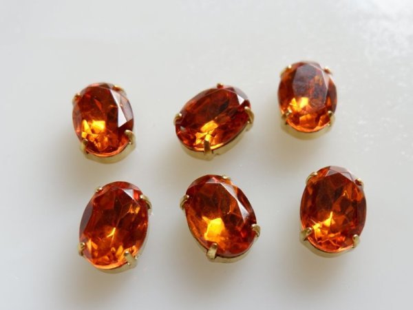 画像2: チェコヴィンテージ・ガラスカボション＋縫い付け用台座 【トパーズ】14×10mm　2個 (2)