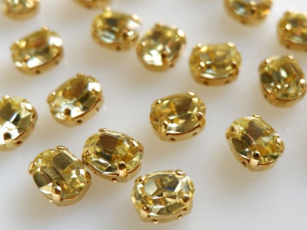 画像2: スワロフスキーラインストーン　10×8ミリ【ジョンキル】＋縫付け用台座　2個　 (2)