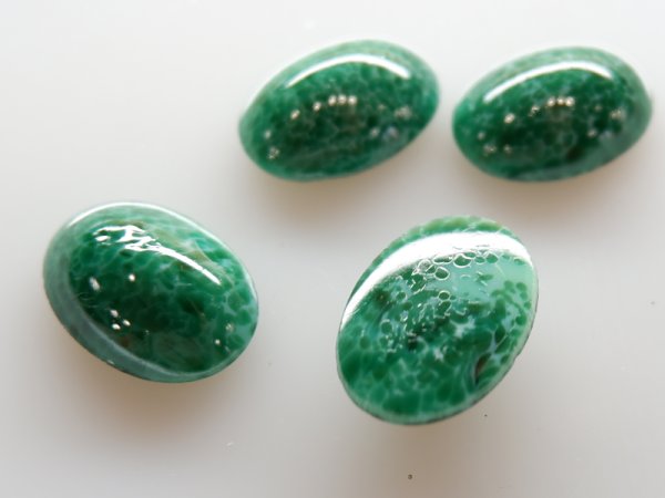 画像3: チェコヴィンテージ　ガラスカボション　 25×18ミリ【グリーンマトリックス】1個 (3)