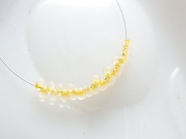画像5: チェコヴィンテージ・マガタマビーズ3ミリ【マット・イエロー】5グラム (5)
