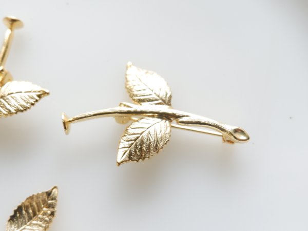 画像1: USAヴィンテージ・ゴールドメッキ　未完成ブローチ【一輪】1個　レジンにも (1)