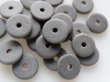 画像2: アフリカントレードビーズ　ディスク15〜16ミリ【グレー】10個 (2)