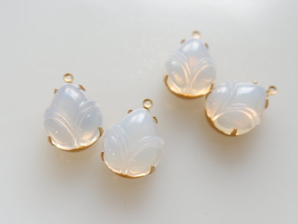 画像4: ドイツヴィンテージ　ガラスカボションチャーム【バド・乳白】2個 (4)