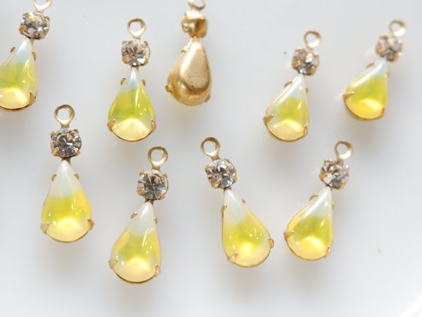 画像2: ドイツヴィンテージ　ラインストーンチャーム【ダブル　乳白イエロー】13×7.8ミリ　2個　サブリナ (2)