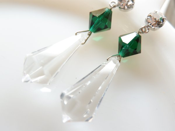 画像2: ヴィンテージ・ガラスドロップ・クリスタル×エメラルド　1ペア (2)