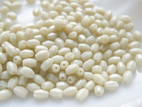 画像3: チェコヴィンテージ・ガラスビーズ【オブロング・6.8ミリ・薄オリーブ】100個　【G】 (3)