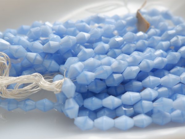 画像2: チェコヴィンテージ・ガラスビーズ【ロングビーコン・7.3ミリ・ブルー　水色】300個1束　【A】 (2)