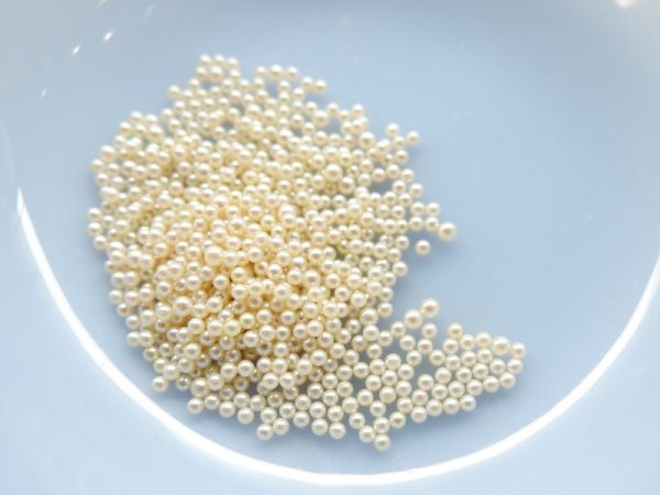 画像2: ジャパンヴィンテージ 穴無しパール 【キスカ色・直径1.8ミリ】 約200個 (2)