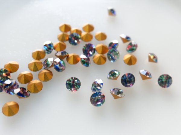 画像2: ヴィンテージスワロフスキー・ラインストーン【アイリスガラス・SS30】4粒 (2)
