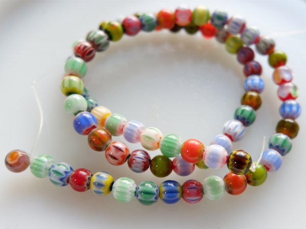 画像3: ヴィンテージ 　シェブロン風ガラスビーズ【マルチ6.5ミリ】68粒 (3)