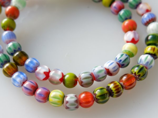 画像2: ヴィンテージ 　シェブロン風ガラスビーズ【マルチ6.5ミリ】68粒 (2)