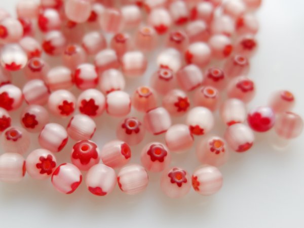 画像2: チェコヴィンテージ 　シェブロン風ガラスビーズ【レッド・ラウンド6ミリ】30粒 (2)