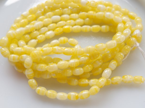 画像3: ジャパンヴィンテージ？　ガラスビーズ【ナツメ型イエロー】　約48個 (3)