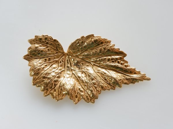 画像2: ミリアムハスケル・デッドストック　ロシアンゴールド　ギザギザリーフ大　1個 (2)