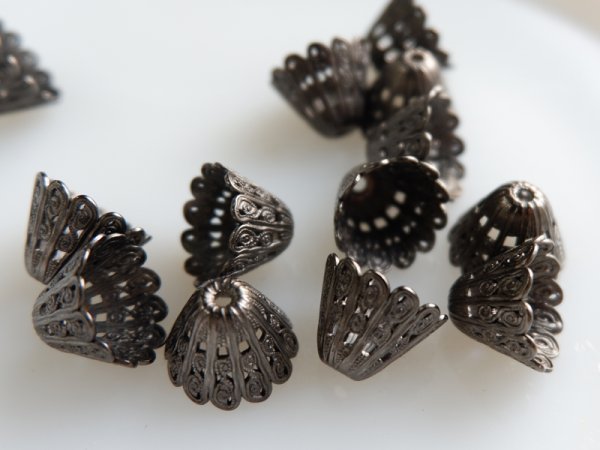 画像2: ミリアムハスケル　デッドストック　ビーズキャップ【スチール色・ラージコーン４個】【0706】 (2)