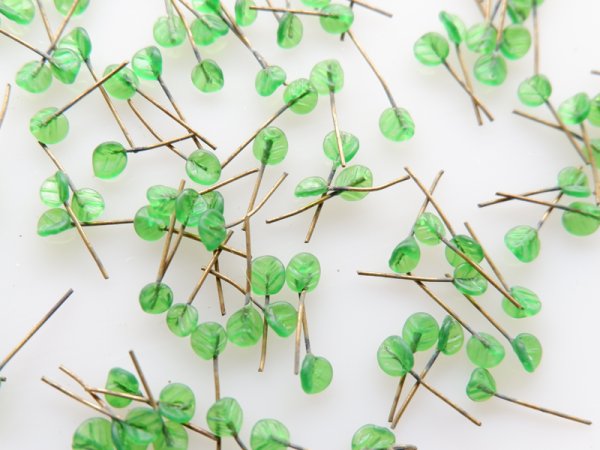 画像2: ジャパンヴィンテージ・ガラス製ヘッドピン【ミニリーフ】20本 (2)