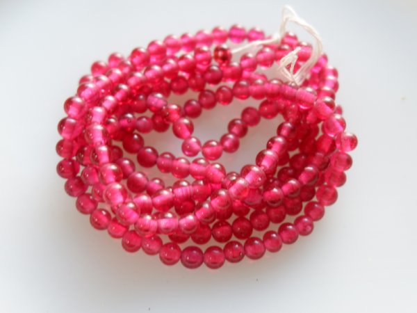 画像2: ジャパンヴィンテージ・ガラスビーズ【濃ローズ】ラウンド4.5mm　約190粒  (2)