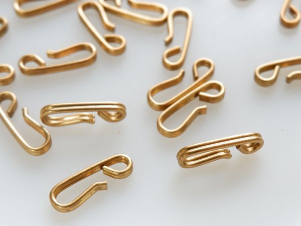 画像4: USAヴィンテージ真鍮製　リブド・フック　4個　ミリアムハスケル (4)