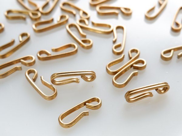 画像3: USAヴィンテージ真鍮製　リブド・フック　4個　ミリアムハスケル (3)