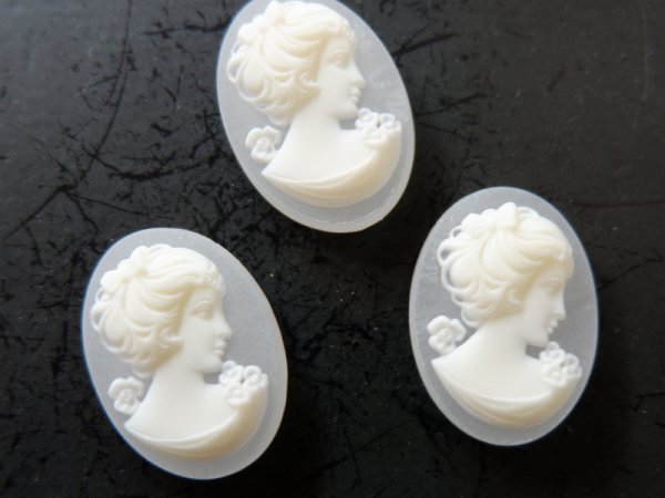 画像1: ドイツヴィンテージ　女性のカメオ　マットホワイト　25×18ミリ　1個 (1)