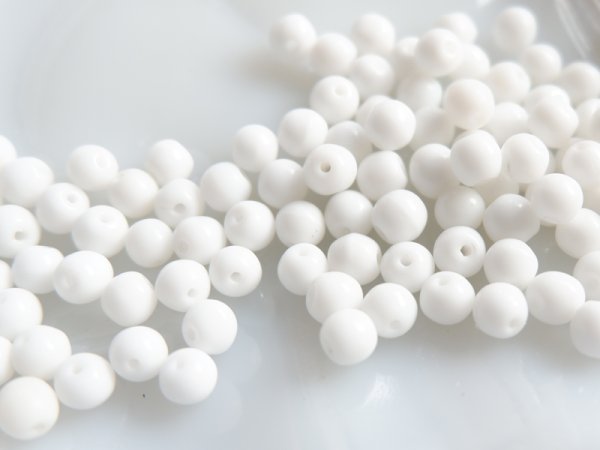 画像4: ドイツヴィンテージ・ガラスビーズ【ホワイトラウンド・5ミリ】100粒 (4)