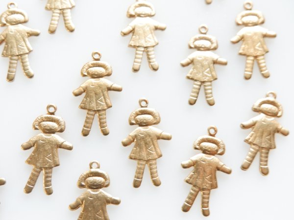 画像2: USA真鍮製　女の子のお人形のチャーム 　2個 (2)