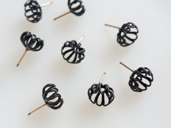 画像3: ミリアムハスケル【フラワー・フィリグリー・ピアス　ブラック】1ペア (3)